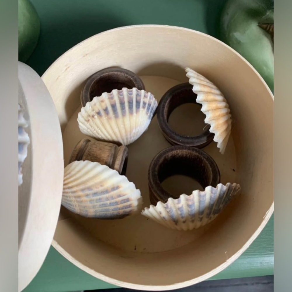 Set 4 Handcrafted Scallop Shell Beach Nautical Ocean Vintage Wood Napkin Rings